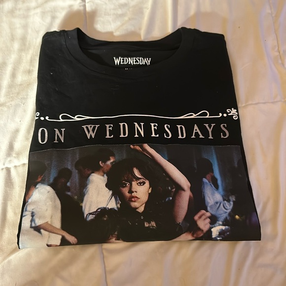 NWT On Wednesdays We Wear Black Graphic Women’s T-shirt - Picture 5 of 9